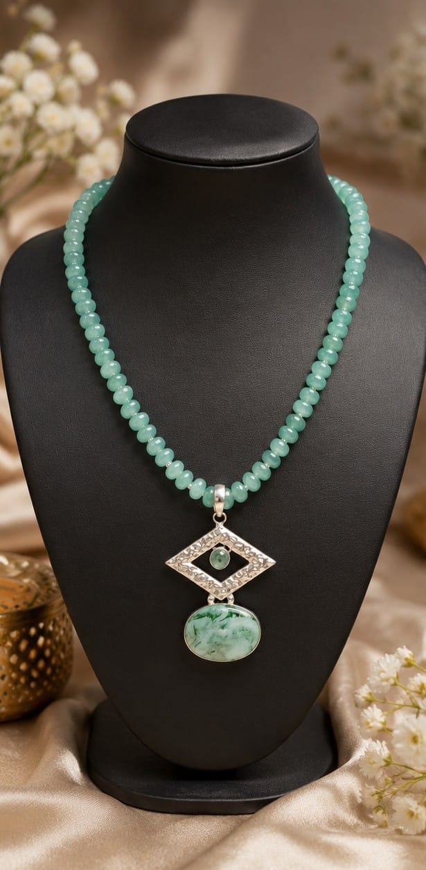 Green Natural Stone Pendant Necklace